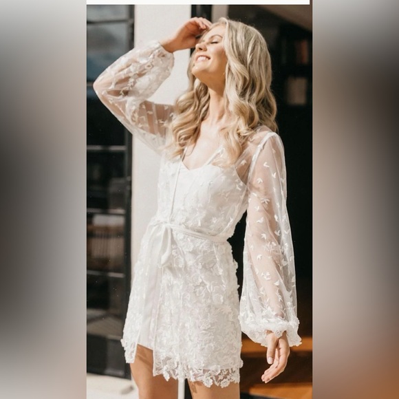 NWT Le Rose Maya Lace Robe and Camisole 3D Lace - Picture 2 of 6